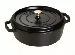 Staub Cocotte Rund Und Flach Aus Gusseisen In Schwarz